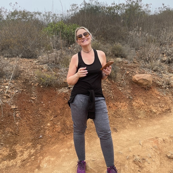 Meet your Posher, Laura - Picture 1 of 1